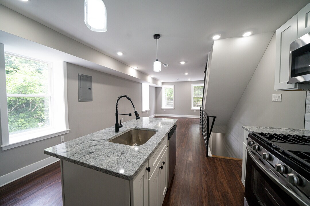 334 Church Rd in Elkins Park, PA - Foto de edificio