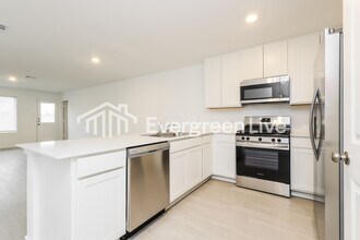 10813 Bird Of Paradise Ln in Houston, TX - Foto de edificio - Building Photo