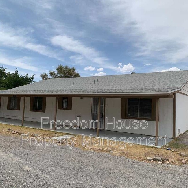 1420 W Horn Rd in Pahrump, NV - Foto de edificio - Building Photo