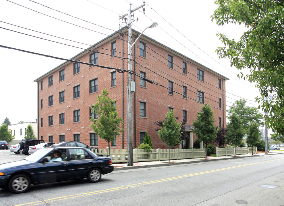 32 Locust St in Medford, MA - Building Photo