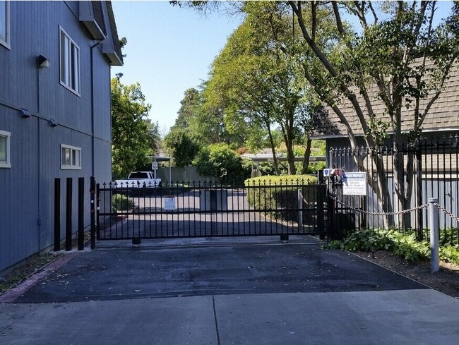 1459 N Camino Alto, Unit 106 in Vallejo, CA - Building Photo - Building Photo