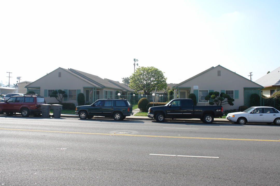 200 W Chevy Chase Dr in Glendale, CA - Foto de edificio