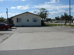 Oak Leaf Park in Lake Worth, FL - Foto de edificio - Building Photo