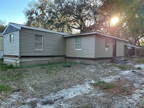 19114 Iverson Rd in Lutz, FL - Building Photo - Building Photo