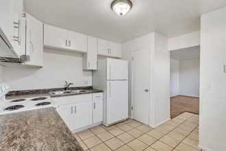 2111 E 3300 S, Unit Apt B in Salt Lake City, UT - Foto de edificio - Building Photo