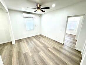 106 S Pacific Ave, Unit 3 in San Pedro, CA - Foto de edificio - Building Photo