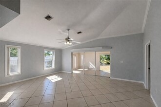 3216 SW 7th Pl in Cape Coral, FL - Foto de edificio - Building Photo