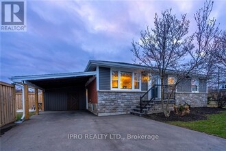 36 Inchlee Dr in Hamilton, ON - Building Photo - Building Photo