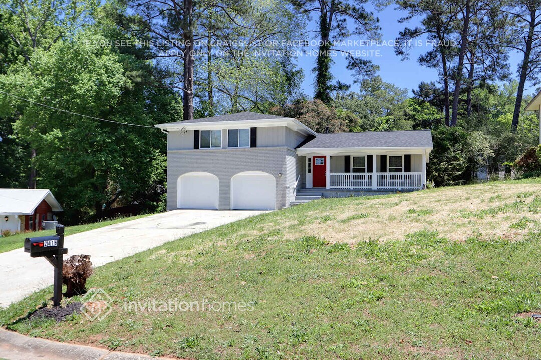 2416 Tiffany Cir in Decatur, GA - Building Photo