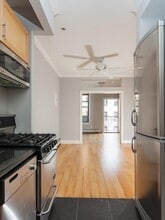 Avenue B, Unit 5 in New York, NY - Building Photo - Building Photo