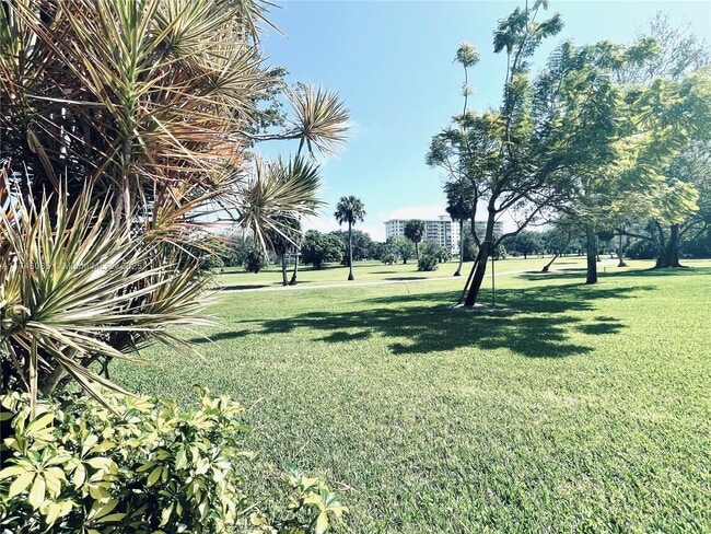 property at 3800 Oaks Clubhouse Dr