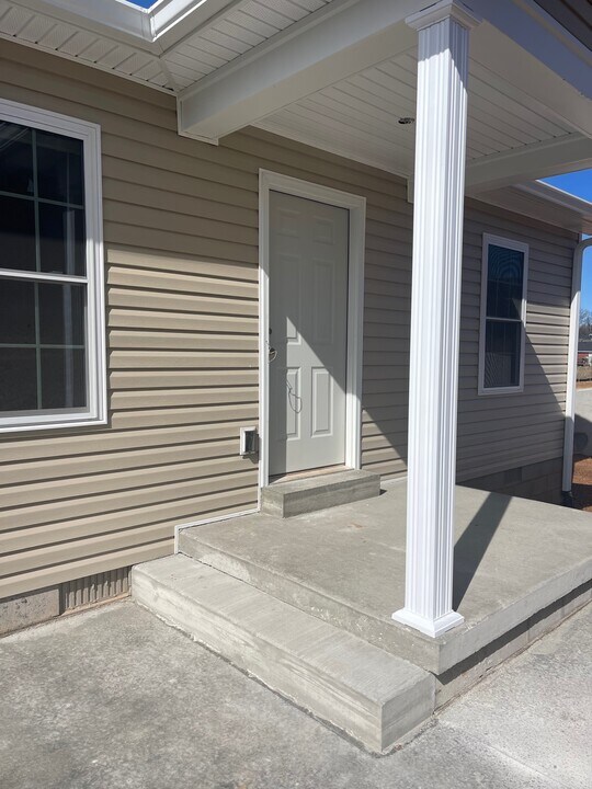 303 Camptown Rd in Bardstown, KY - Building Photo