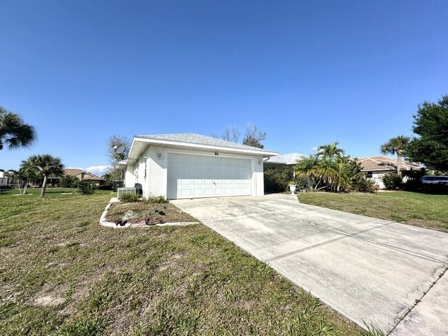 95 White Marsh Ln in Rotonda West, FL - Foto de edificio - Building Photo