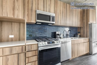 150 N Ashland Ave in Chicago, IL - Foto de edificio - Building Photo