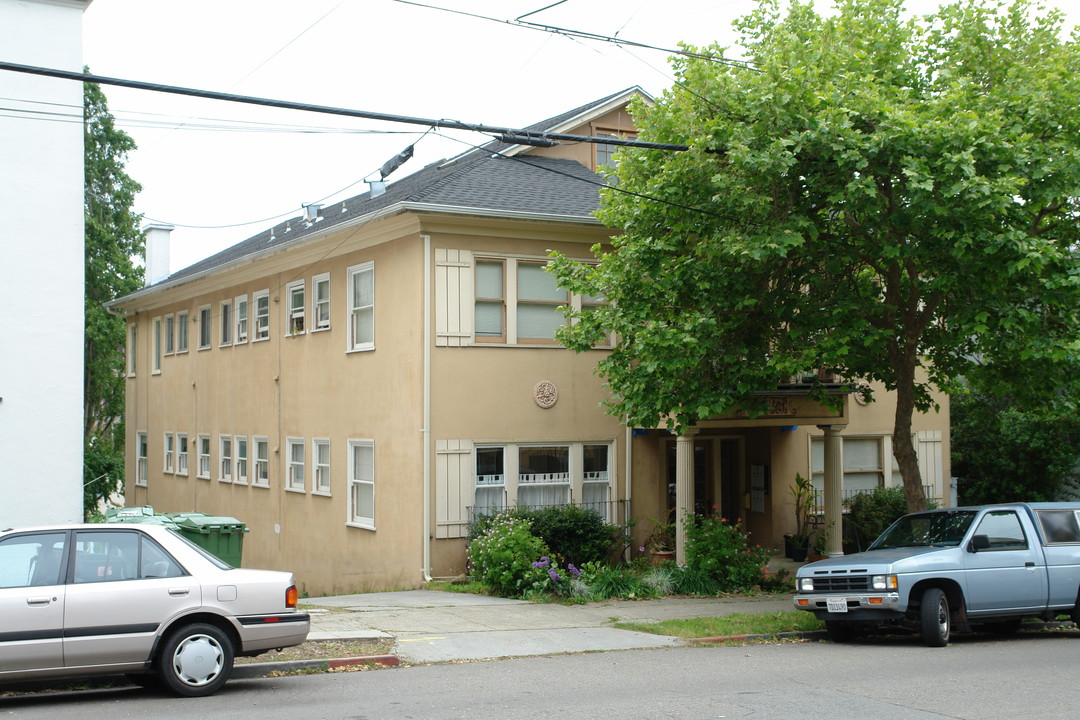 2572 Le Conte Ave in Berkeley, CA - Building Photo