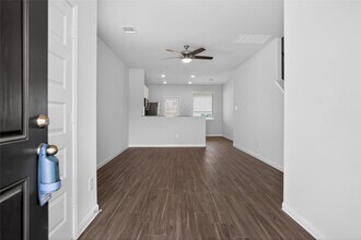 13312 Burbot Dr in Shenandoah, TX - Building Photo - Building Photo