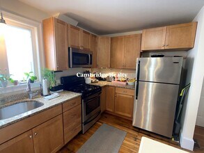 78 Ten Hills Rd, Unit 1 in Somerville, MA - Building Photo - Building Photo