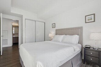 99 Gerrard St W in Toronto, ON - Building Photo - Building Photo