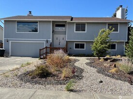 812 Edgewater Ln in Moses Lake, WA - Building Photo