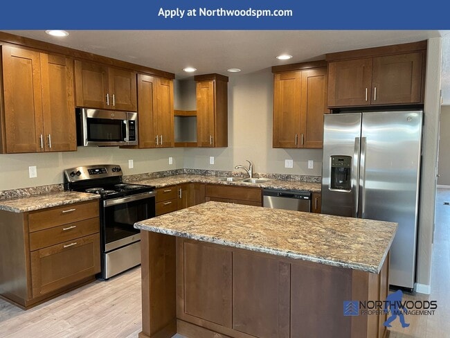 332 Everett Way in Talent, OR - Building Photo - Building Photo
