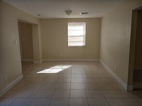 2814 Saginaw Ave in West Palm Beach, FL - Foto de edificio - Building Photo