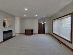 11405 W Laketowne Dr in Albertville, MN - Building Photo - Building Photo