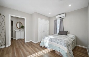 1006 Center St in San Antonio, TX - Building Photo - Building Photo