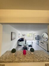 163 Lakeview Dr in Weston, FL - Building Photo - Building Photo