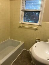 6051 Tobaccoville Rd in Tobaccoville, NC - Foto de edificio - Building Photo