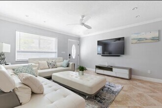 337 Balsam St in Palm Beach Gardens, FL - Building Photo - Building Photo
