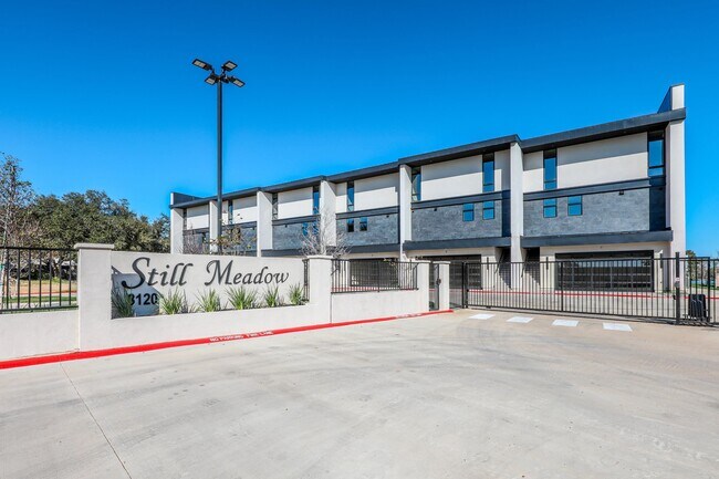 8120 Stillmeadow Ct in Laredo, TX - Building Photo - Building Photo