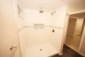 5 Dragon Ct, Unit Right in Woburn, MA - Building Photo - Building Photo