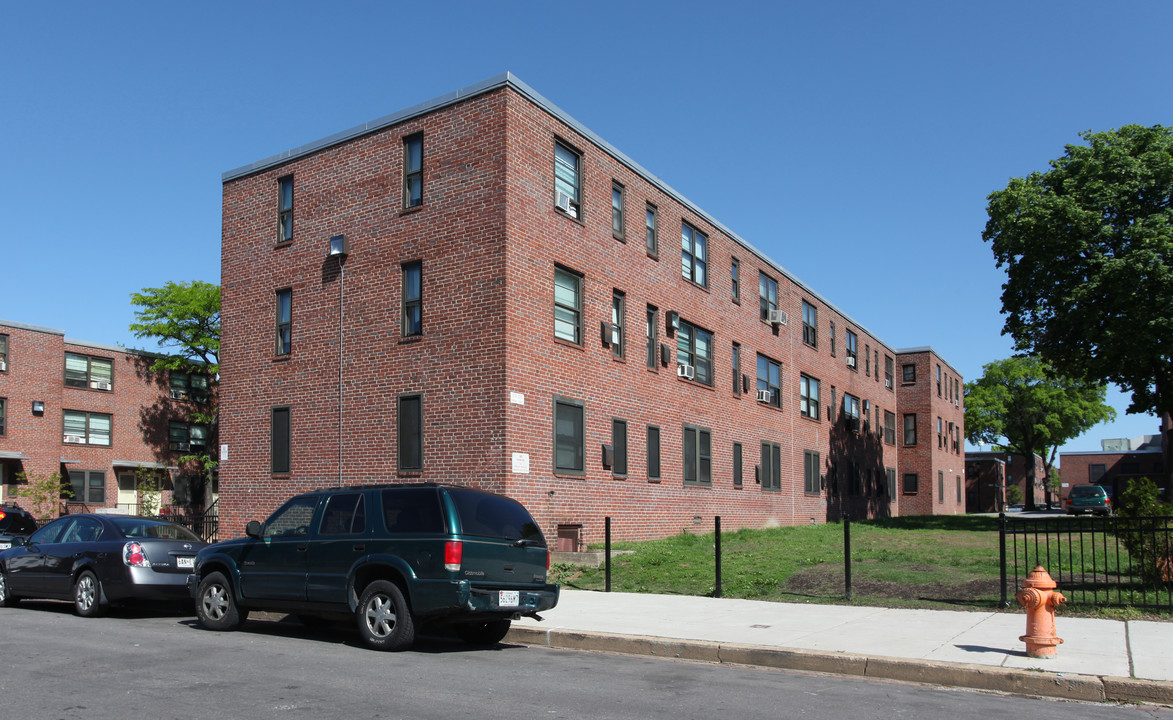 Perkins Homes in Baltimore, MD - Foto de edificio