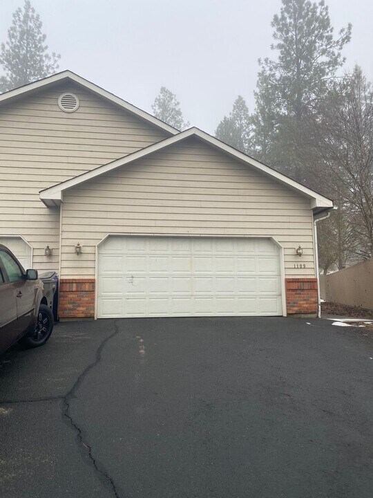 1107-1109 E Hastings Rd in Spokane, WA - Building Photo