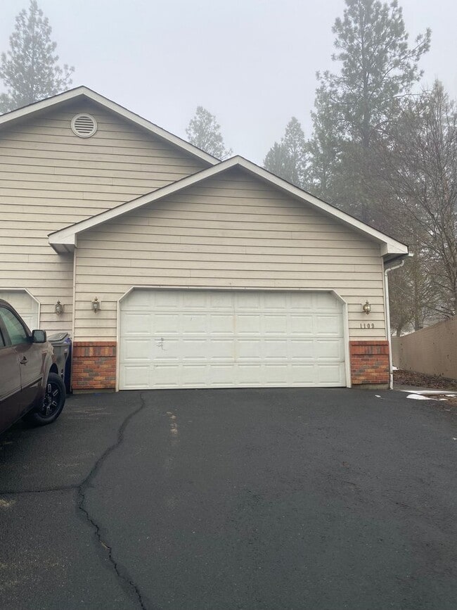 property at 1107-1109 E Hastings Rd