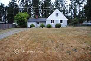 8118 Veterans Dr SW in Lakewood, WA - Building Photo