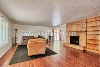 13258 Clackamas River Dr in Oregon City, OR - Building Photo - Building Photo