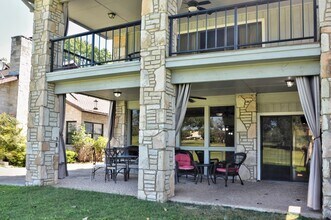 701 Oakland Hills Ln in Kerrville, TX - Building Photo - Building Photo