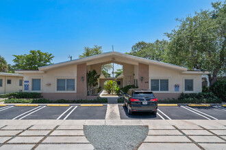 Arch Creek Apartments in North Miami, FL - Foto de edificio - Building Photo