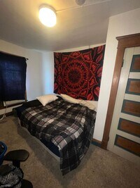 704 Blue Earth St photo'