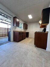 429 W Elk Ave in Glendale, CA - Foto de edificio - Building Photo