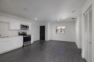 1830 Nebraska Ave in Fort Pierce, FL - Building Photo - Building Photo