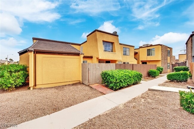 property at 1417 Hialeah Dr
