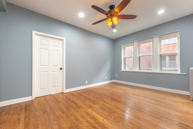 1329 W Addison St in Chicago, IL - Building Photo - Building Photo