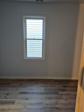 8702 S Escanaba Ave, Unit #2 Front in Chicago, IL - Building Photo - Building Photo