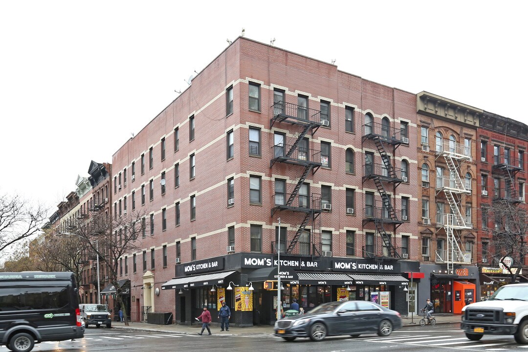 703 Ninth Ave in New York, NY - Foto de edificio