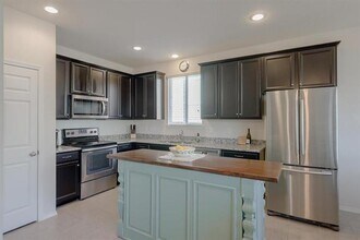 2421 Simmental Rd in Fort Worth, TX - Foto de edificio - Building Photo