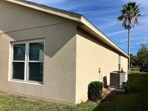 329 Grand Canal Dr in Kissimmee, FL - Building Photo - Building Photo
