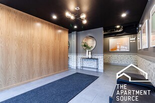 531 W Aldine Ave, Unit 506 in Chicago, IL - Building Photo