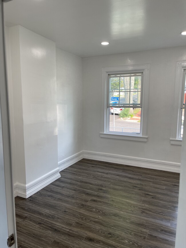 411 Dover St in Bridgeport, CT - Building Photo - Building Photo